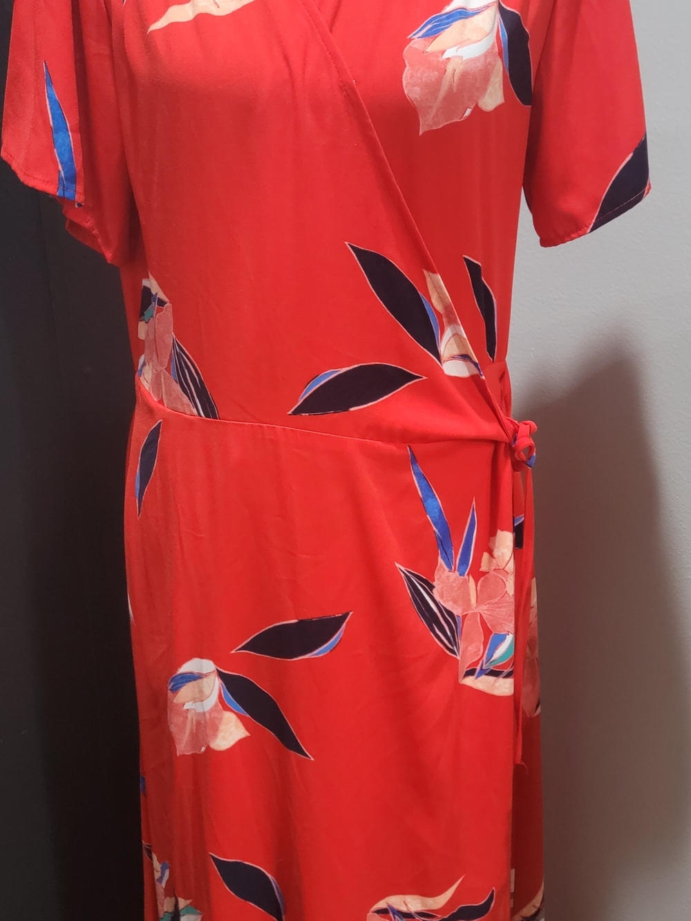 Red Floral V-Neck Midi Dress - Picture 3 of 4